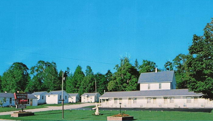 Vacationland Motel - Old Postcard Photo